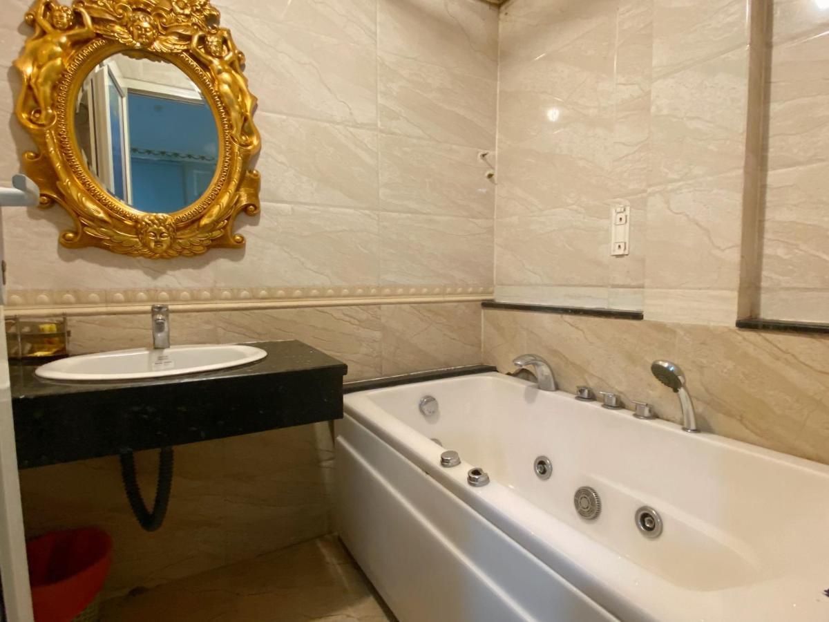 Crowne Bui Vien Hotel Ho Chi Minh City Bagian luar foto