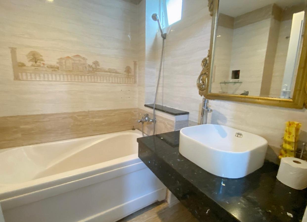 Crowne Bui Vien Hotel Ho Chi Minh City Bagian luar foto