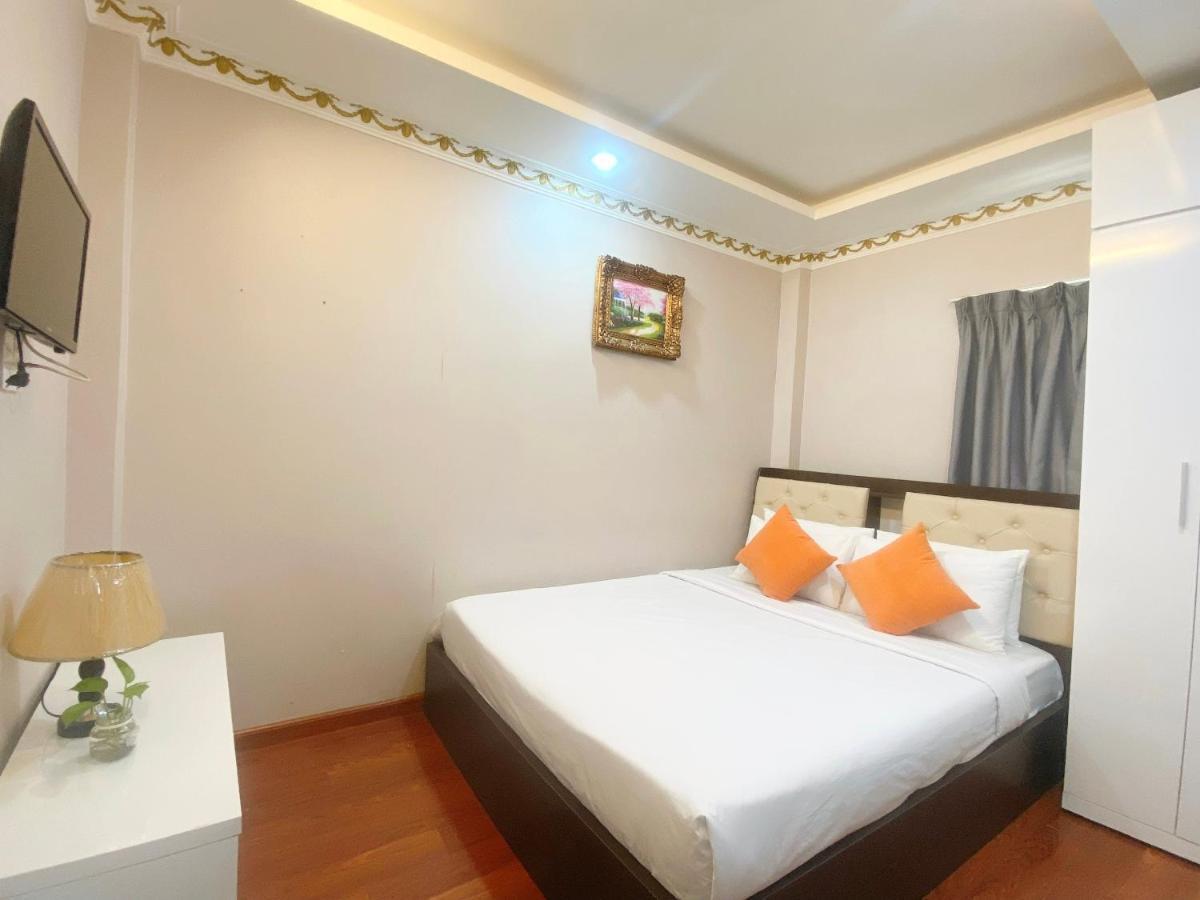 Crowne Bui Vien Hotel Ho Chi Minh City Bagian luar foto