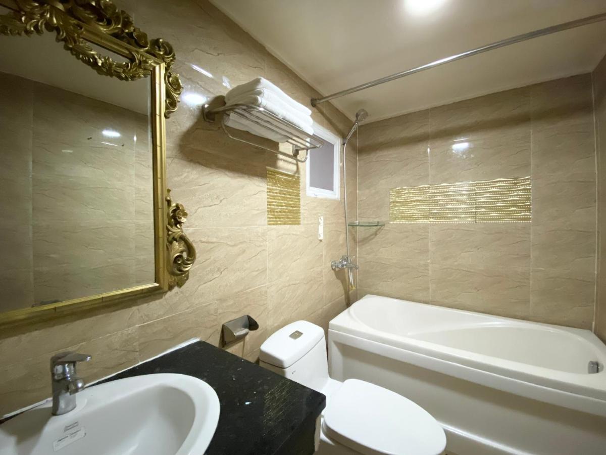 Crowne Bui Vien Hotel Ho Chi Minh City Bagian luar foto