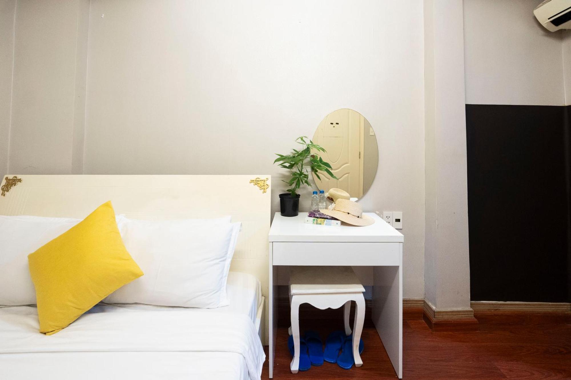 Crowne Bui Vien Hotel Ho Chi Minh City Bagian luar foto